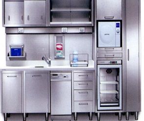 Angolo cottura da laboratorio in acciaio inox con armadietti, lavello, forno a microonde