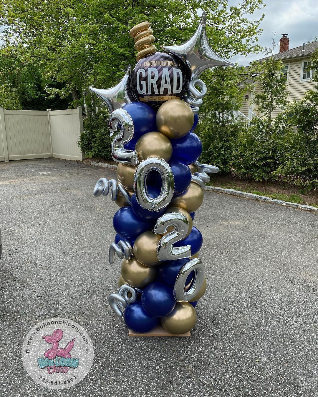 a balloon tower with blue , gold and silver balloons for a graduation party