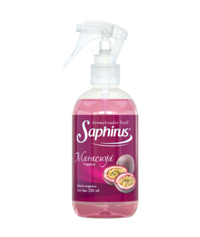 Botella de ambientador Pink Saphirus con aroma a maracuyá, dosificador blanco y etiqueta.
