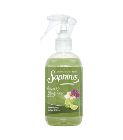Botella pulverizadora Green Saphrus con etiqueta de cítricos y flores.