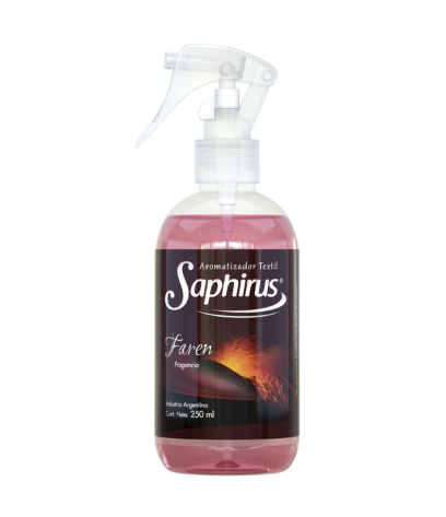 Botella pulverizadora Pink Saphirus con gatillo transparente y etiqueta con forma de llama.