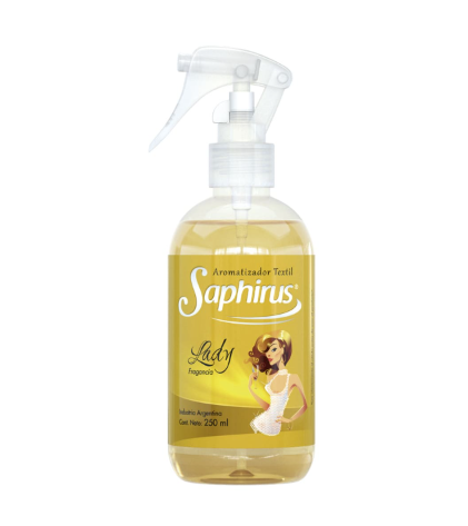 Frasco de spray transparente del ambientador Saphirus “Lady”, con líquido amarillo y la ilustración de una mujer