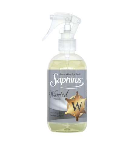 Frasco de spray Saphir con líquido amarillo y etiqueta gris sobre fondo blanco.