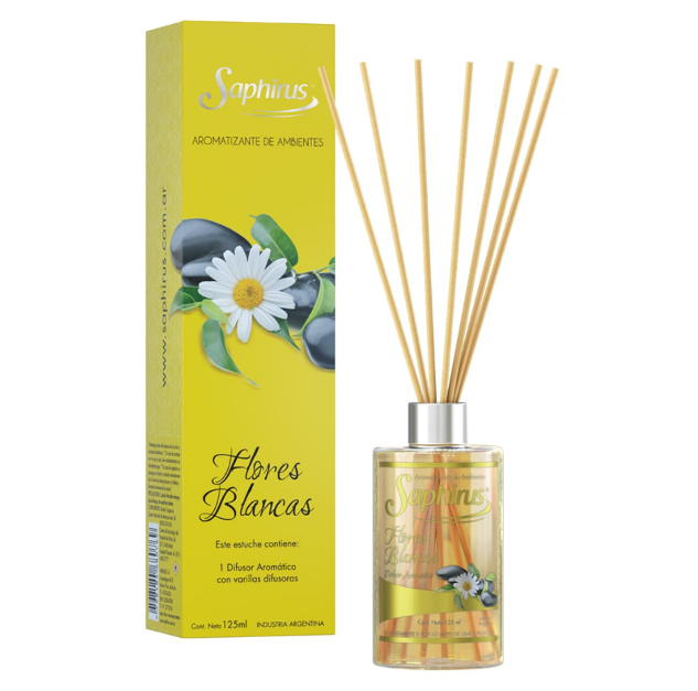 Difusor de varillas con aroma a flores amarillas, con flores blancas en la caja y botella de vidrio con varillas.