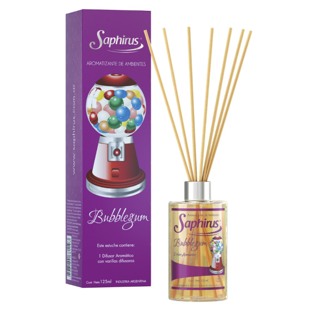 Difusor de varillas Purple Saphirus con aroma a chicle, empaquetado en caja y varillas de madera sobre fondo blanco.