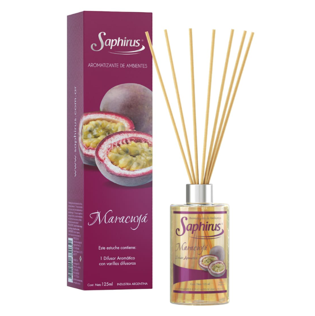 Set difusor de varillas Saphius con aroma a maracuyá, caja morada y botella de vidrio con varillas.