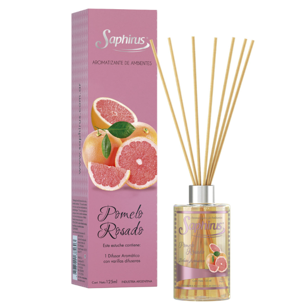Caja y botella difusora de varillas Pink Saphris Pamplemousse con aroma cítrico, aislada sobre fondo blanco.