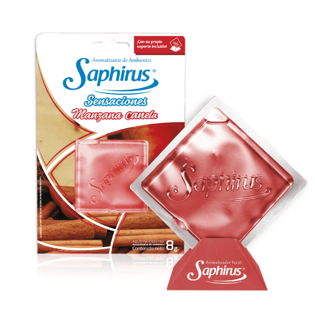 Envase de jabón líquido Saphirus y pastilla de jabón rosa con aroma a rosas sobre fondo blanco.