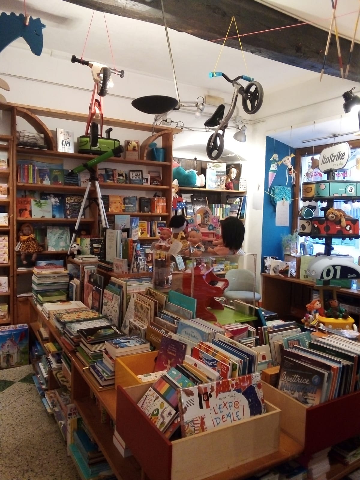libri scaffali