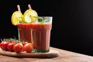 Dois copos de suco natural