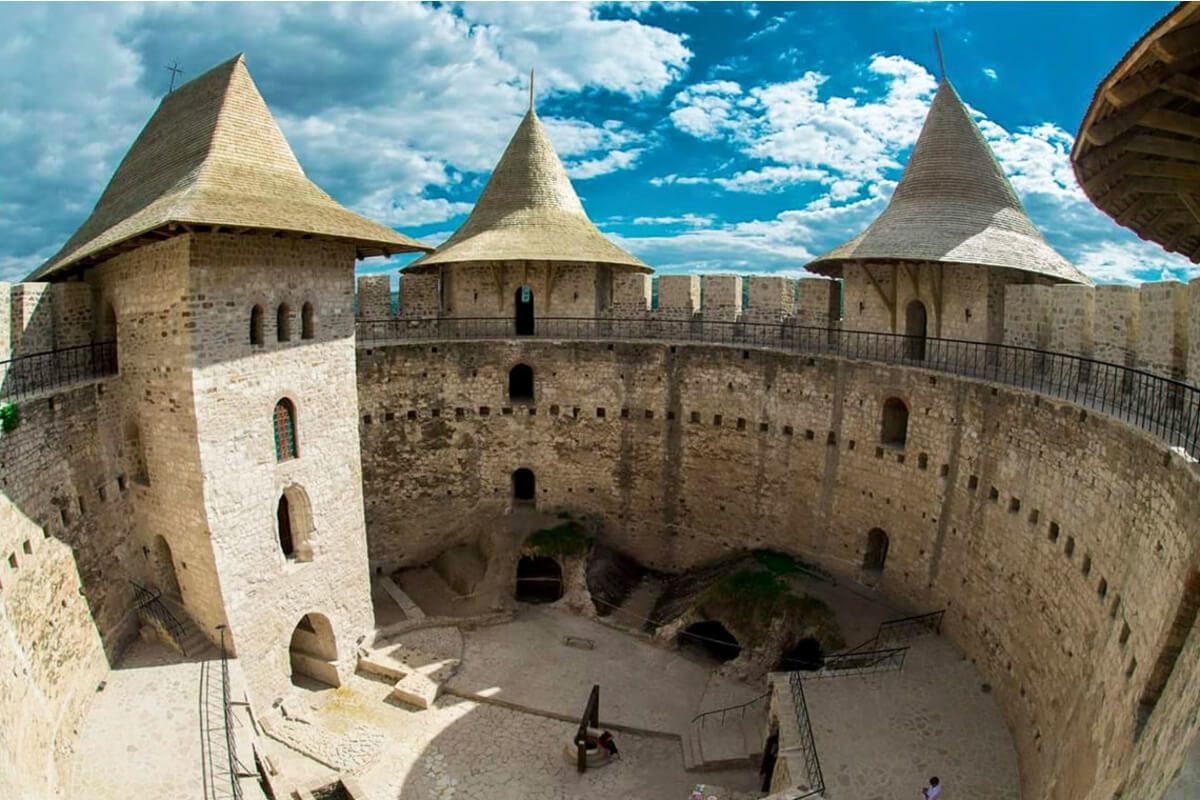 Explore cultural tours and Moldova arhitectural heritage