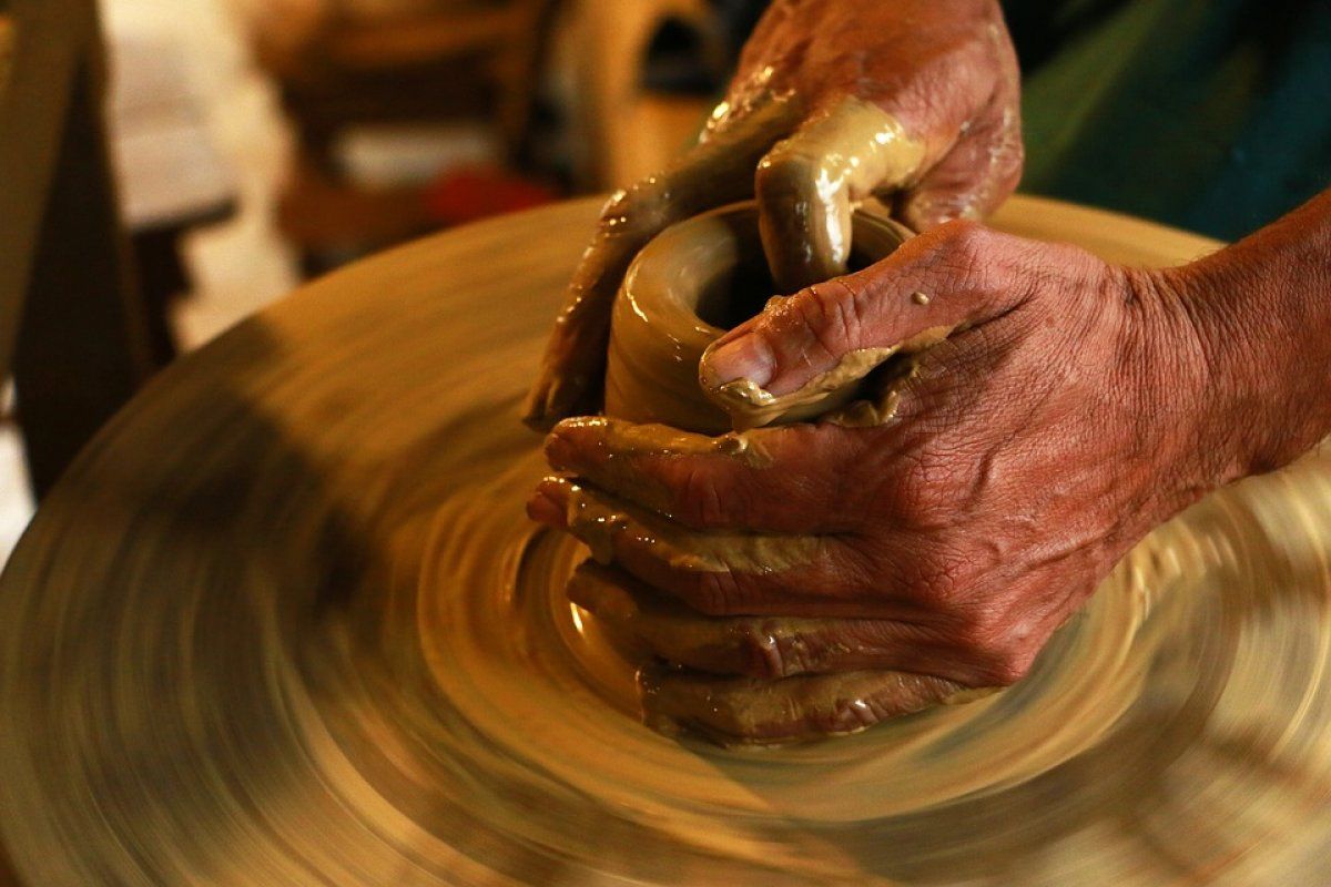 Traditional Moldovan pottery tour