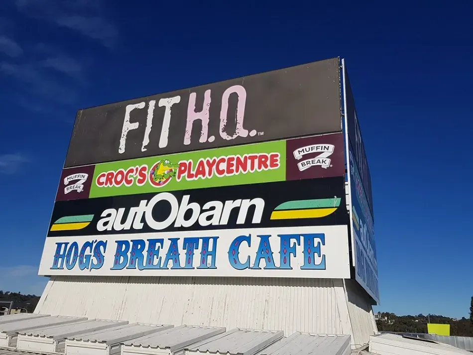 A sign for fithq croc 's playcentre autobarn hogs breath cafe