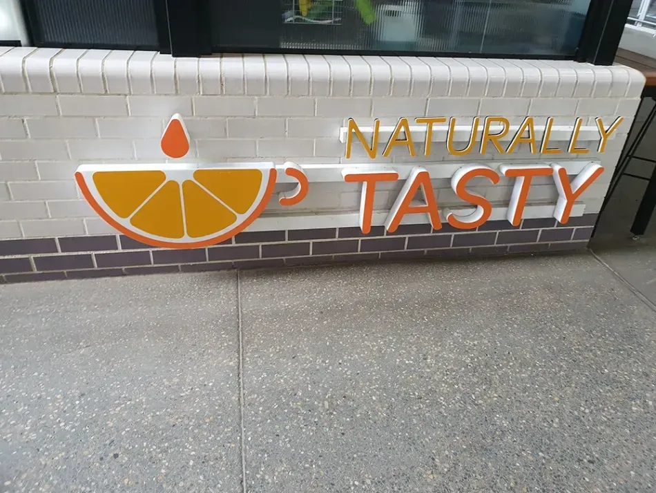 A sign that says naturally tasty on it