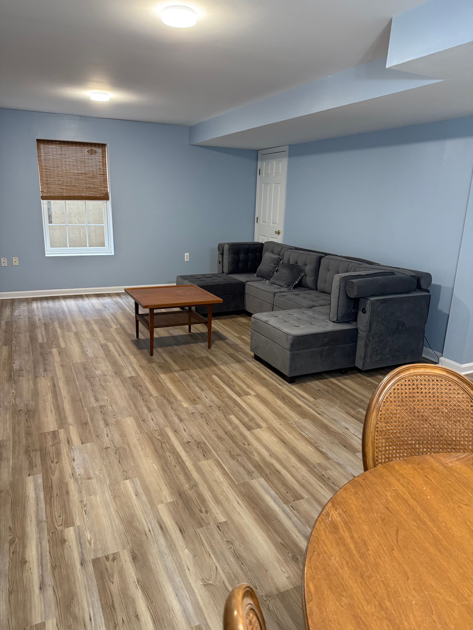 Image of a furnished living room that just got a interior painting job done by GT Miler Home Solutions.