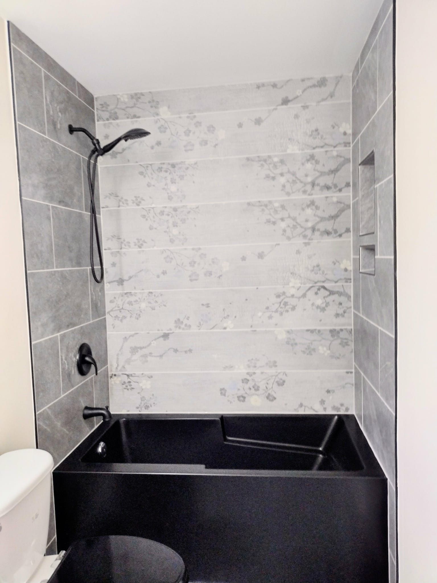 Image of a bathroom after the bathroom renovation. 