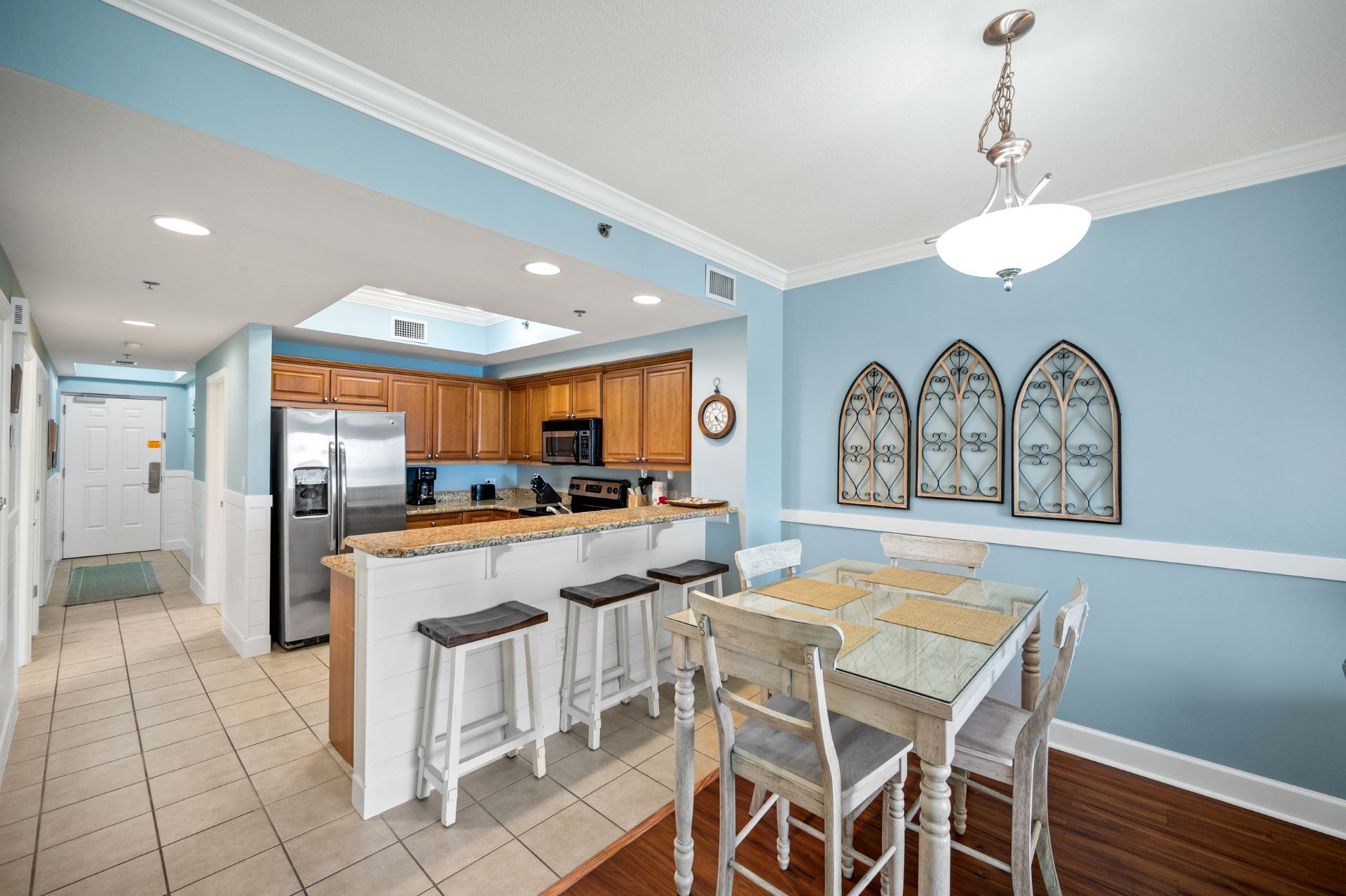 A kitchen and dining room in a house with a table and chairs.