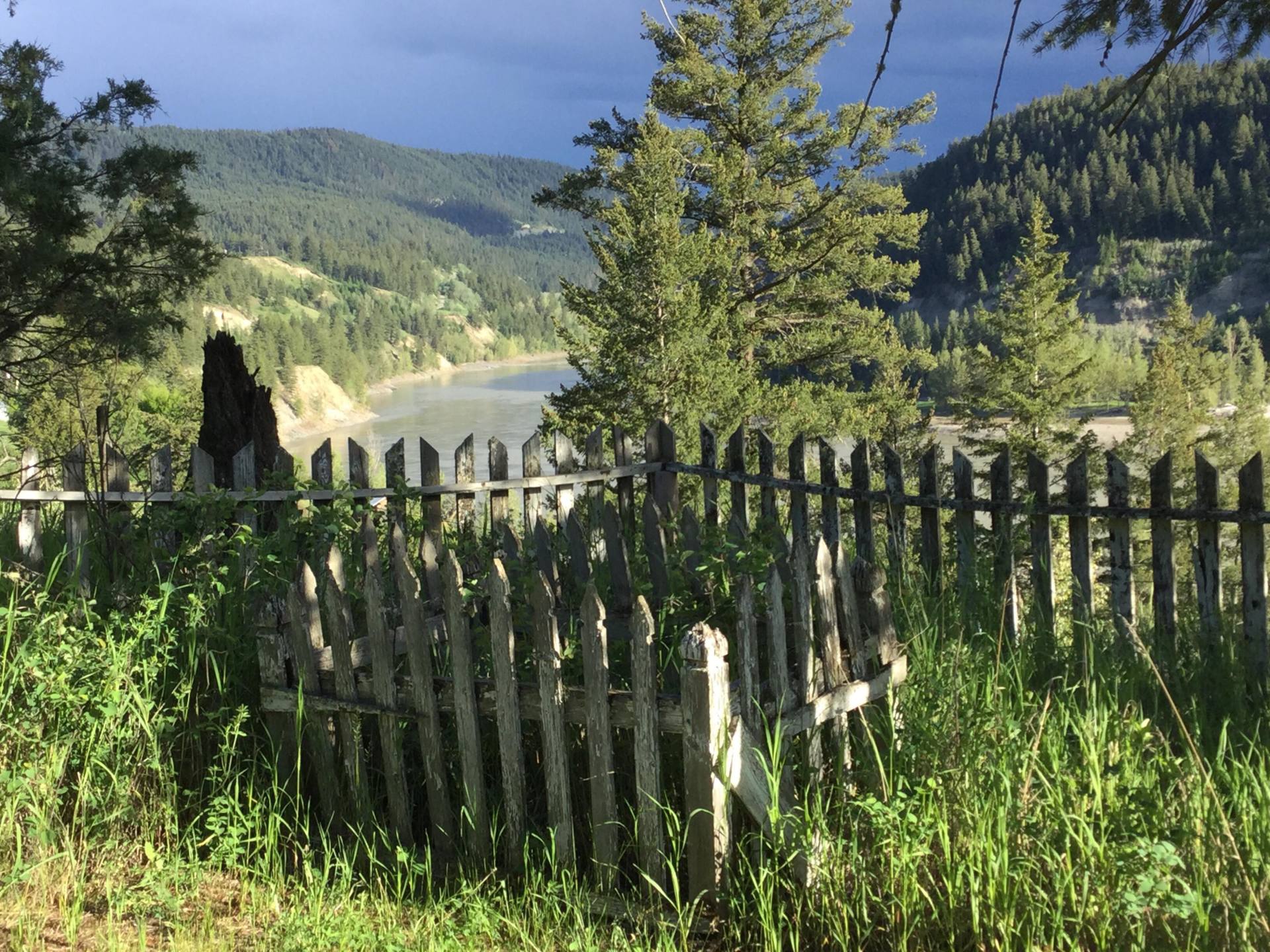 Image from Soda Creek Cemetery. Old fence bordering a grave site.