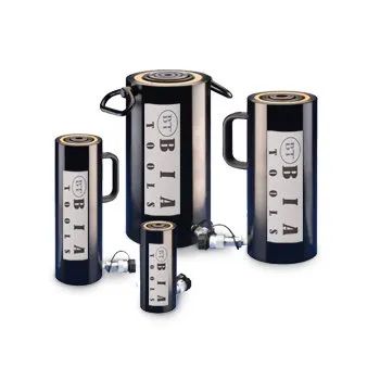 Quatre vérins hydrauliques noirs de tailles différentes, avec poignées et raccords de tuyau.