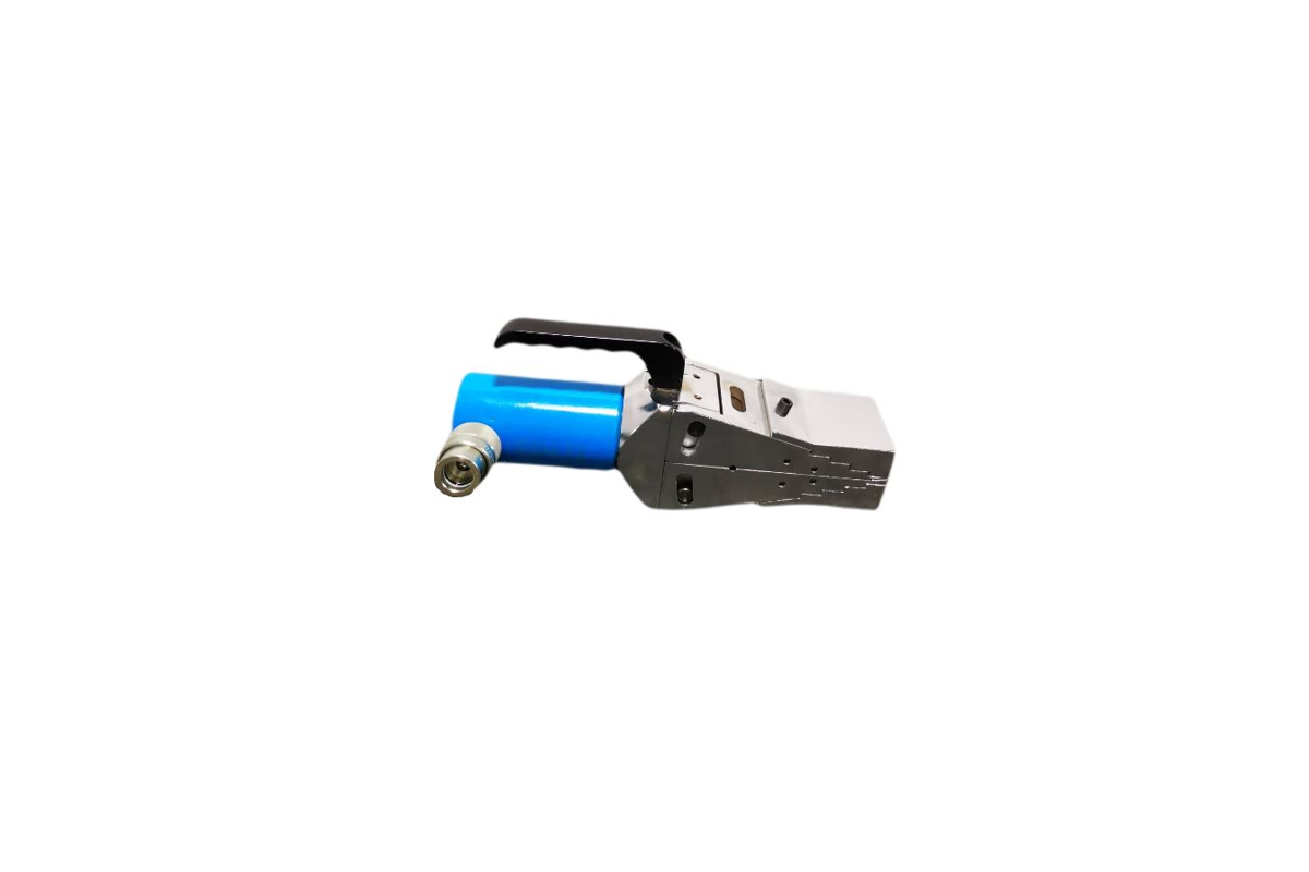 Un outil de cerclage industriel portable et manuel, avec un corps cylindrique bleu, une poignée noire et un cadre gris métallique.