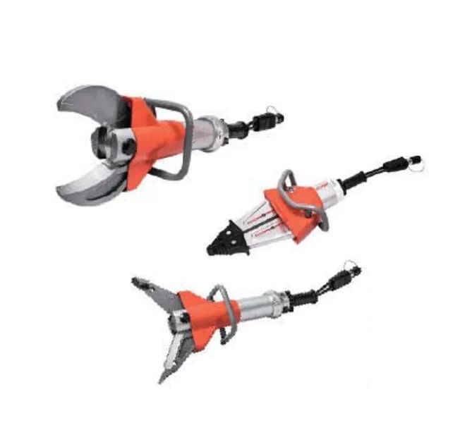 Trois outils de sauvetage hydrauliques orange avec différentes têtes de coupe.