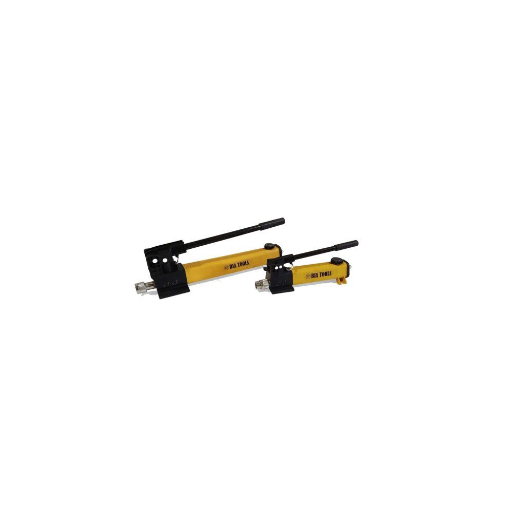 Deux pompes hydrauliques manuelles jaunes et noires de tailles différentes, isolées sur fond blanc.