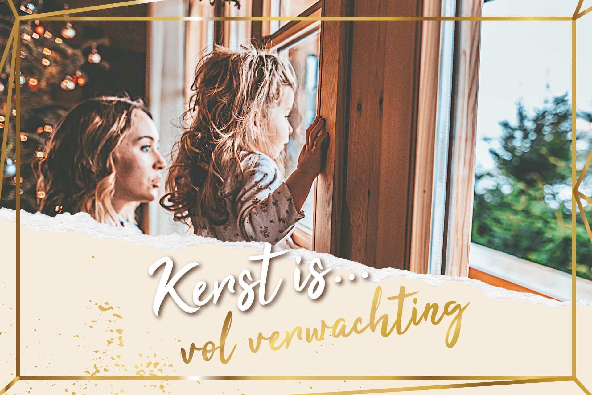 Een moeder en kind kijken uit een raam, omlijst door een feestelijke gouden rand met de tekst 