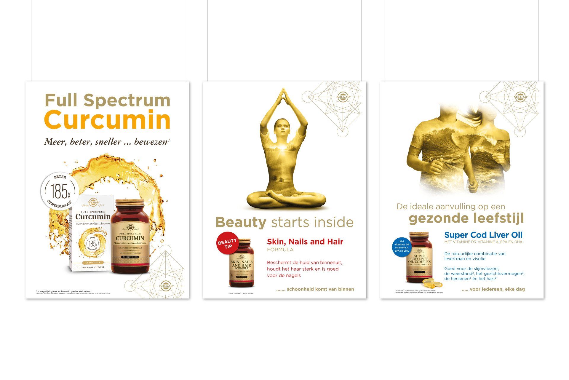 Drie promotiepanelen voor curcuminesupplementen met gouden afbeeldingen van mensen en productflesjes.