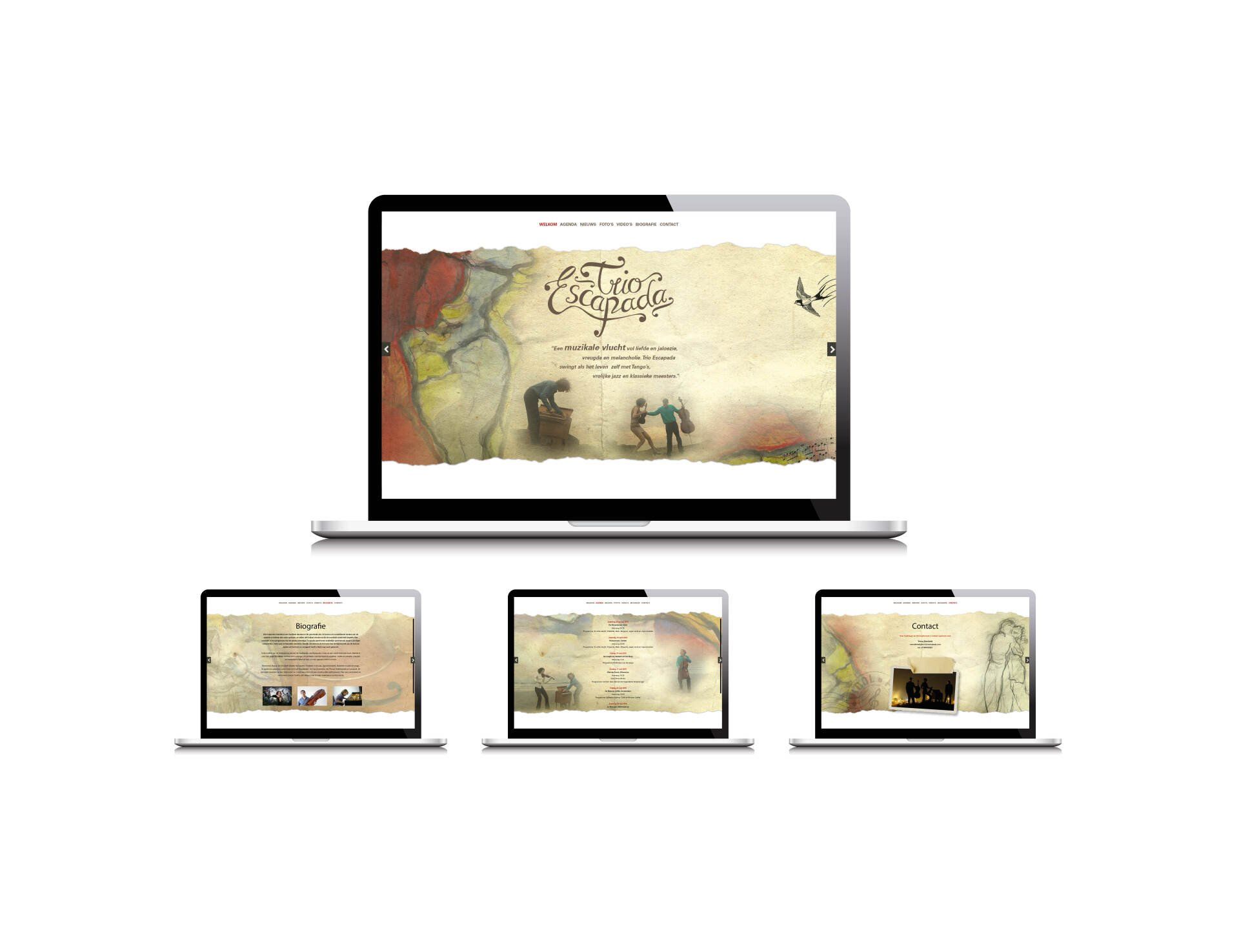 Vier laptopschermen tonen een samenhangend websiteontwerp met vintage, perkamentachtige achtergronden en illustraties.