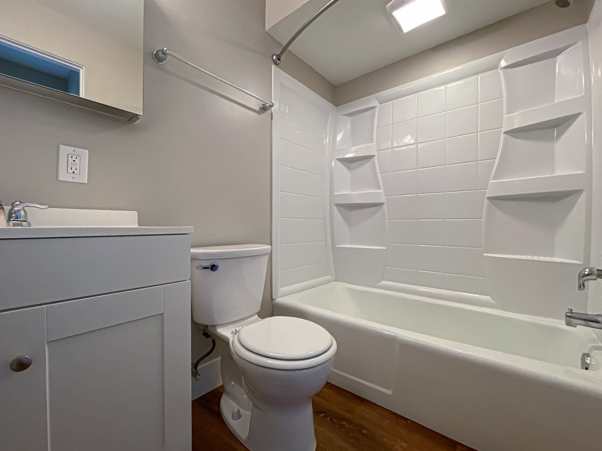 St. Andrews Apartments Interior Bathroom Photo