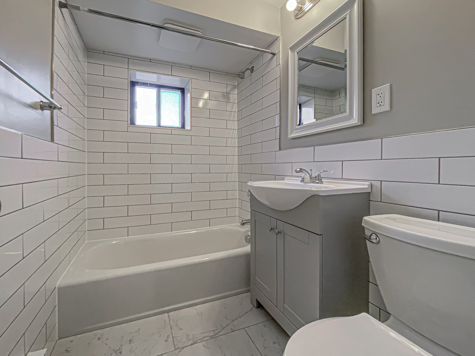 Poplar Apartments Interior Bathroom Photo