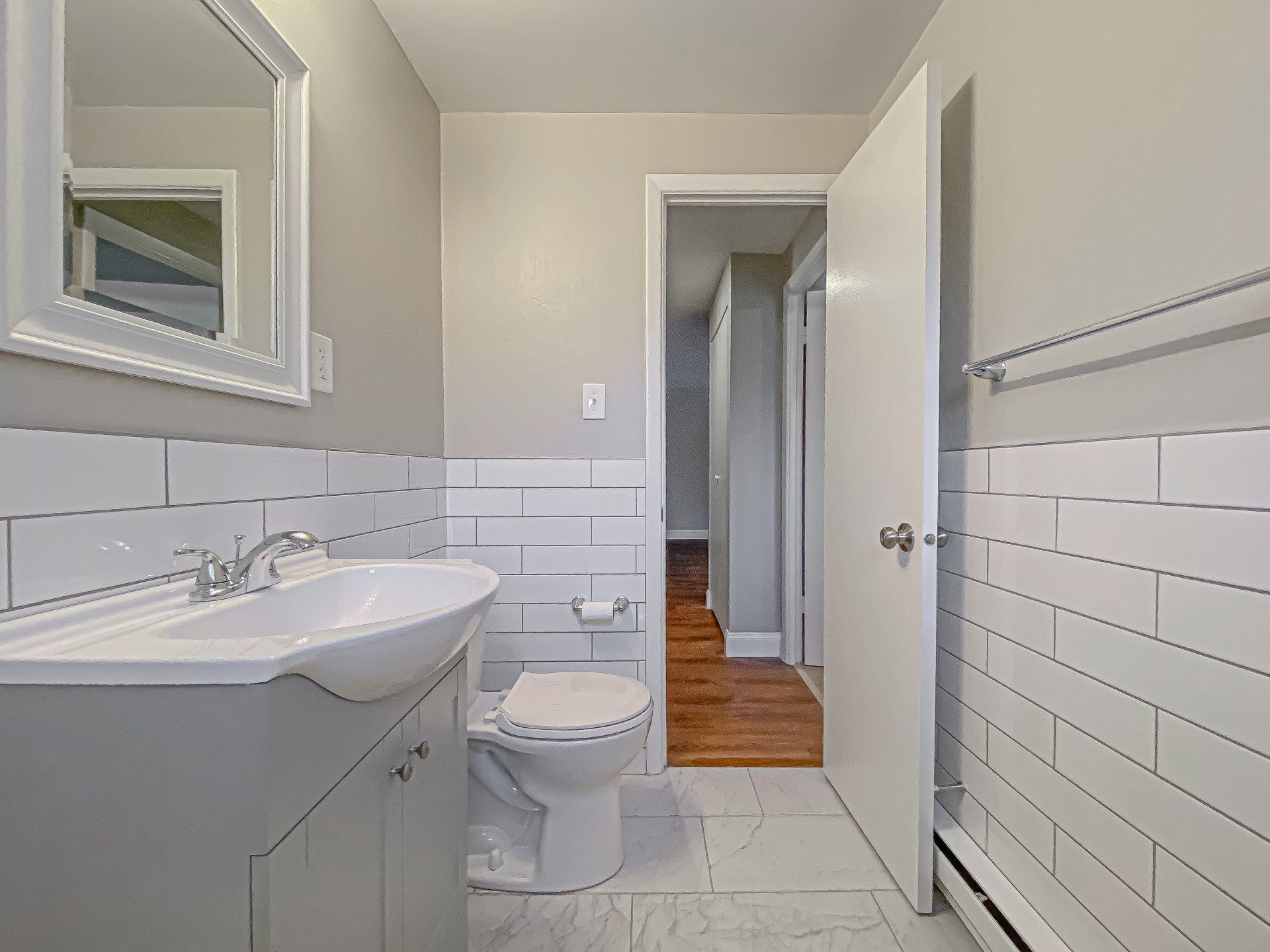 Poplar Apartments Interior Bathroom Photo