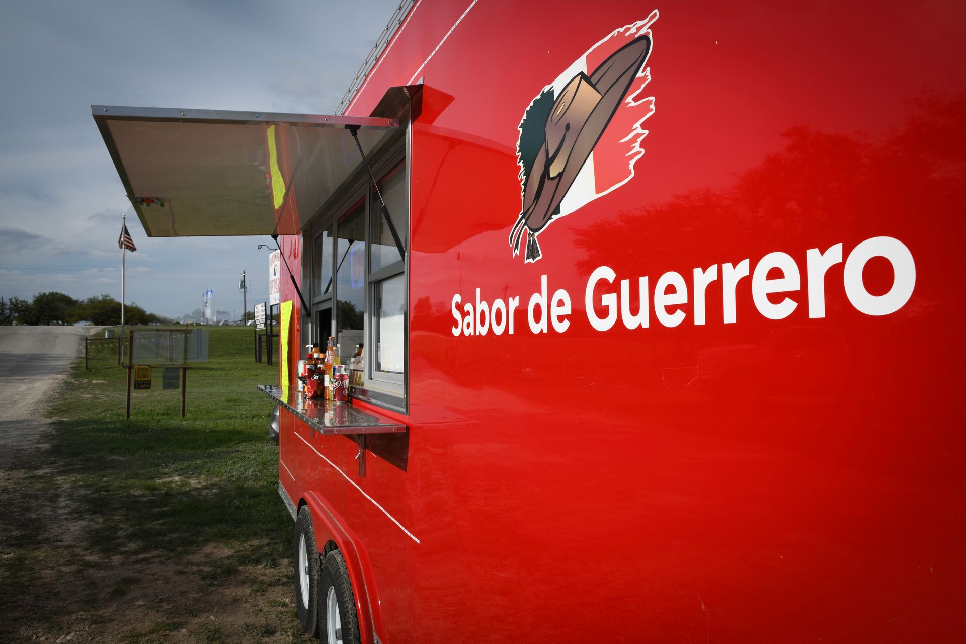 A red food truck that says sabor de guerrero on it