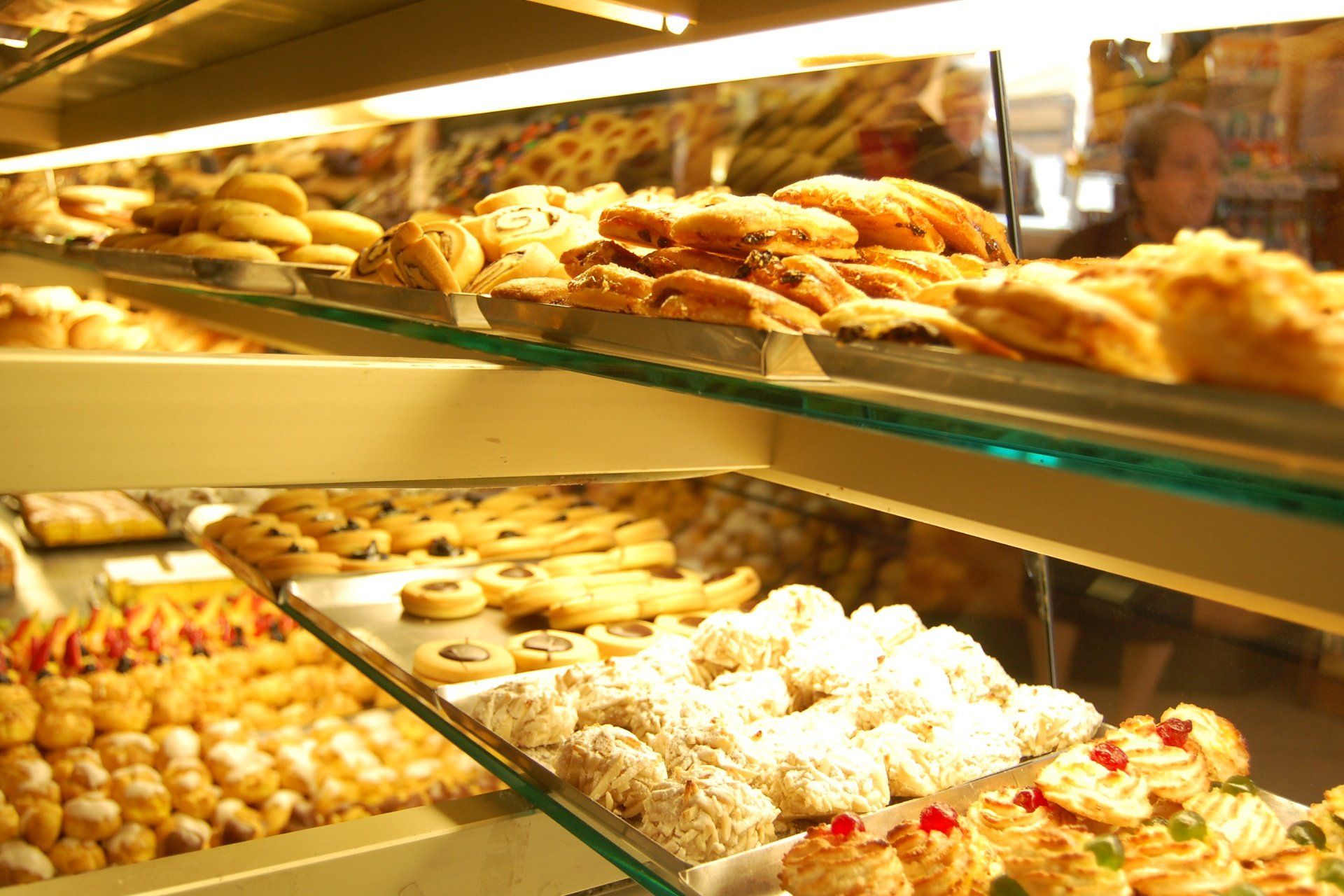 vetrina di una pasticceria