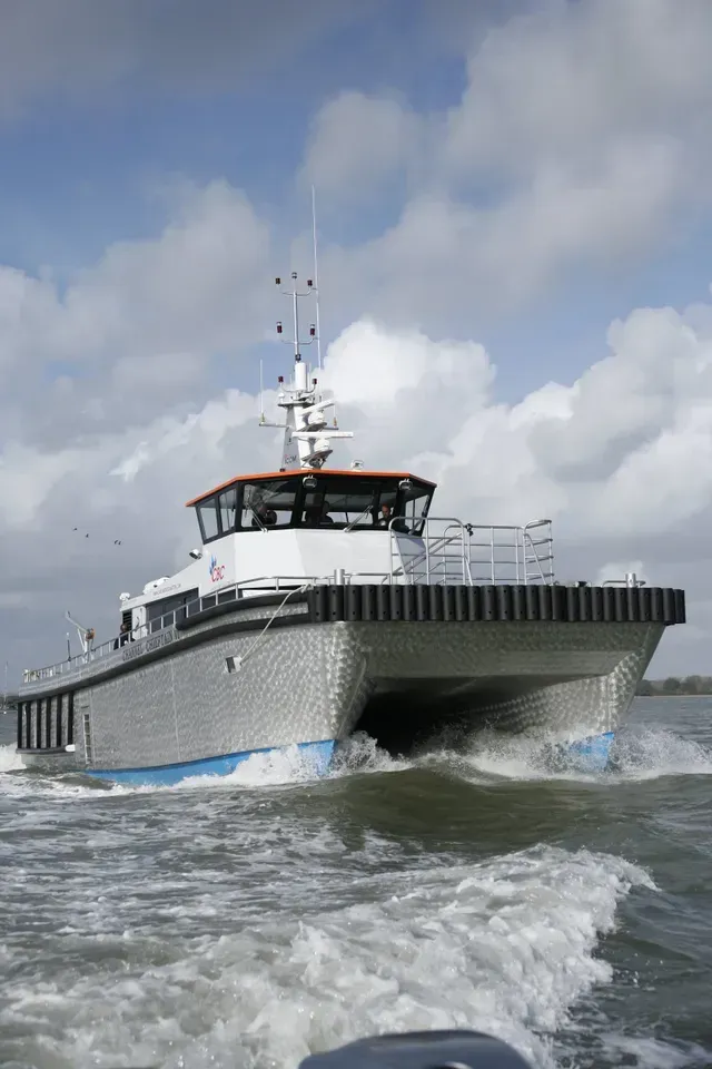 commercial vessel servicing and maintenance