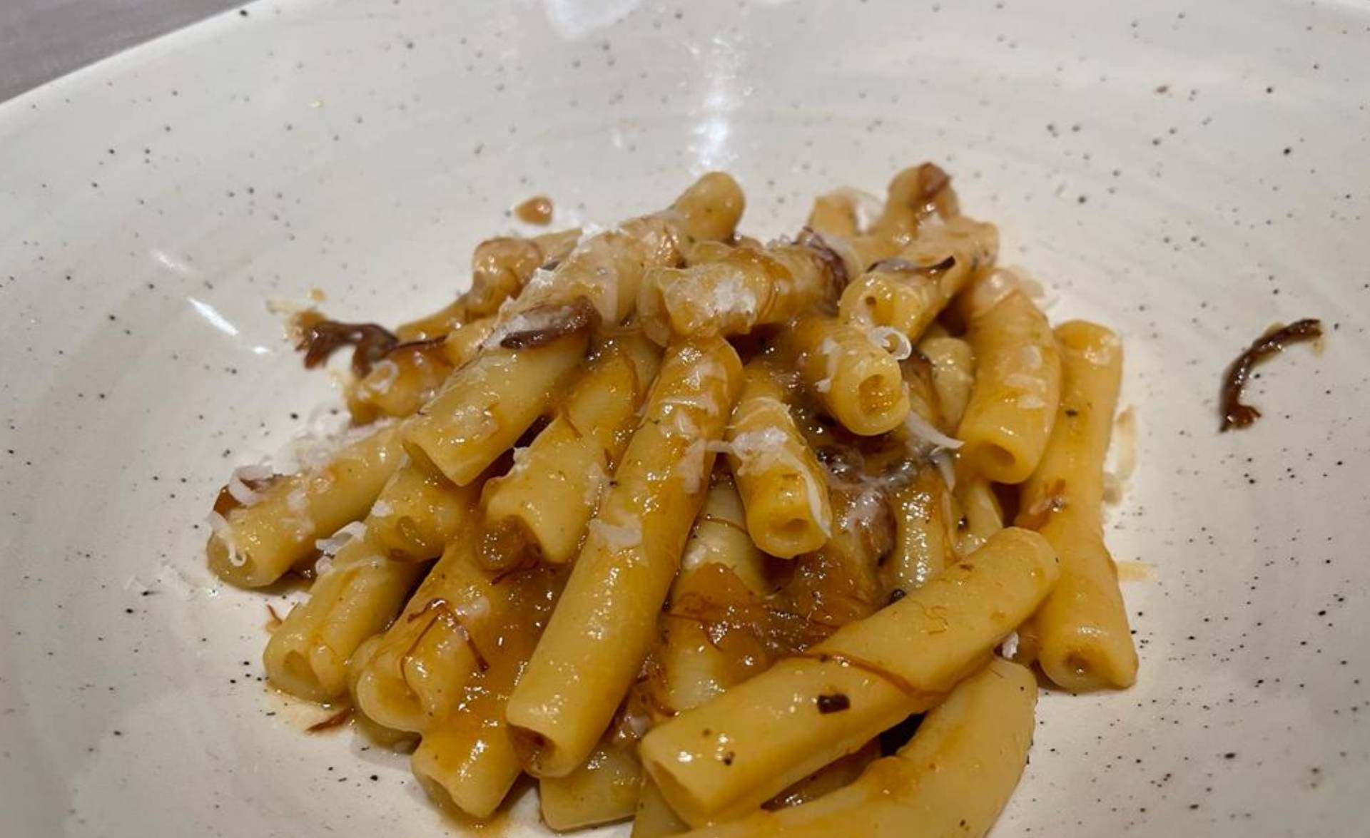 Cucina rustica con elementi antichi
