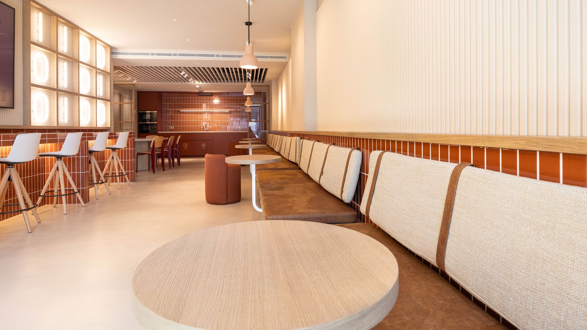 Fotografía inmobiliaria de espacio comercial interior en Barcelona