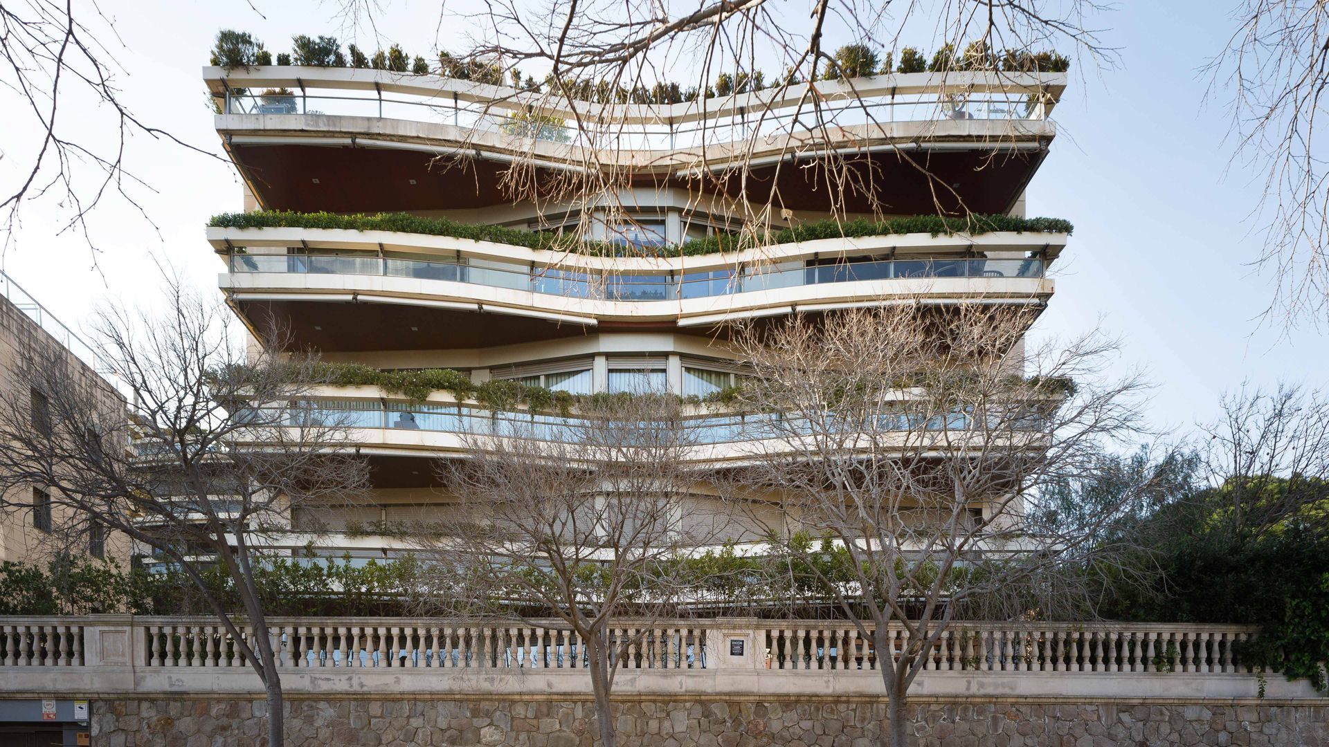Fotografía arquitectónica de edificio residencial contemporáneo en Barcelona