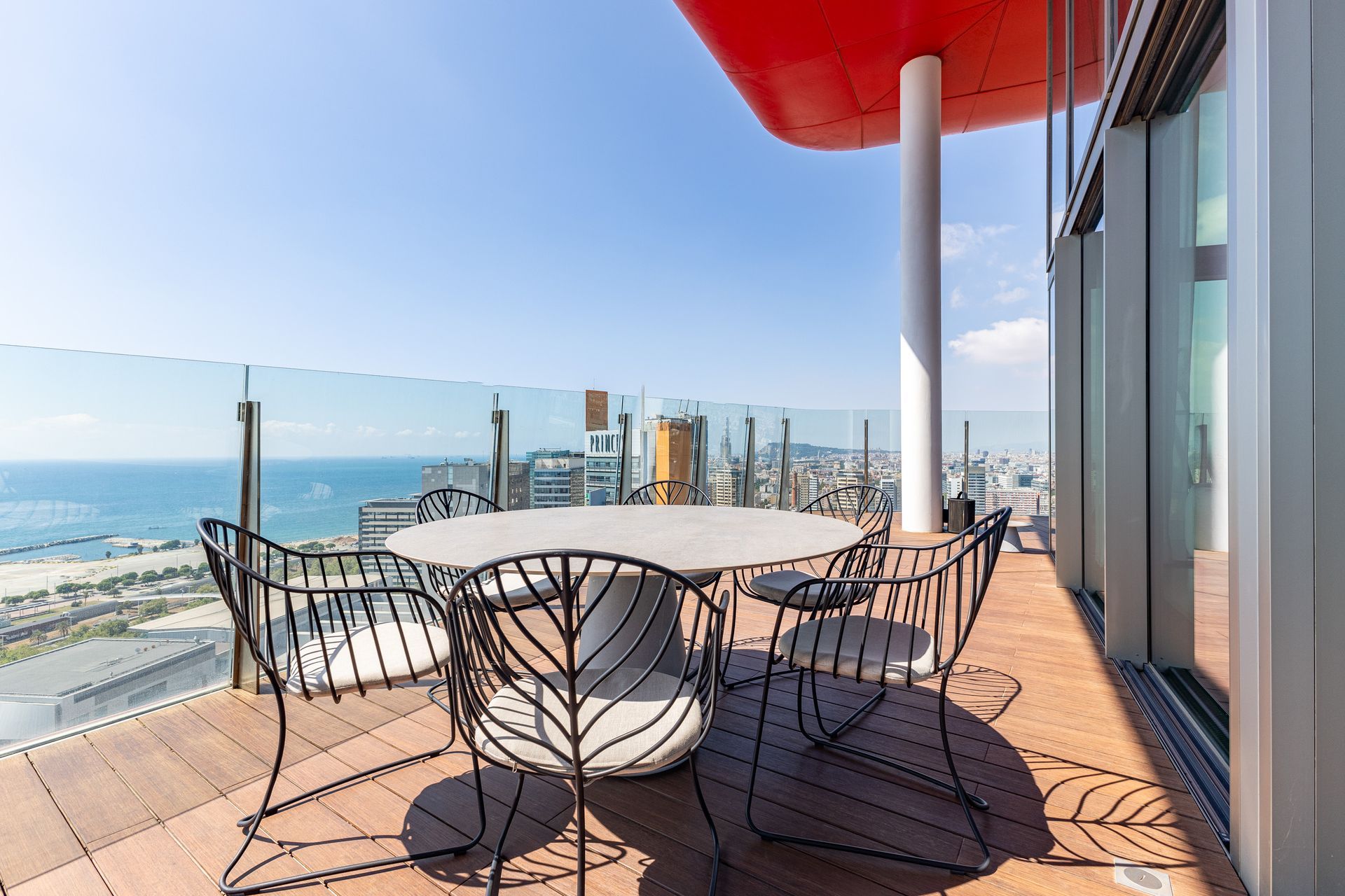 Terraza privada con vistas al mar en Barcelona