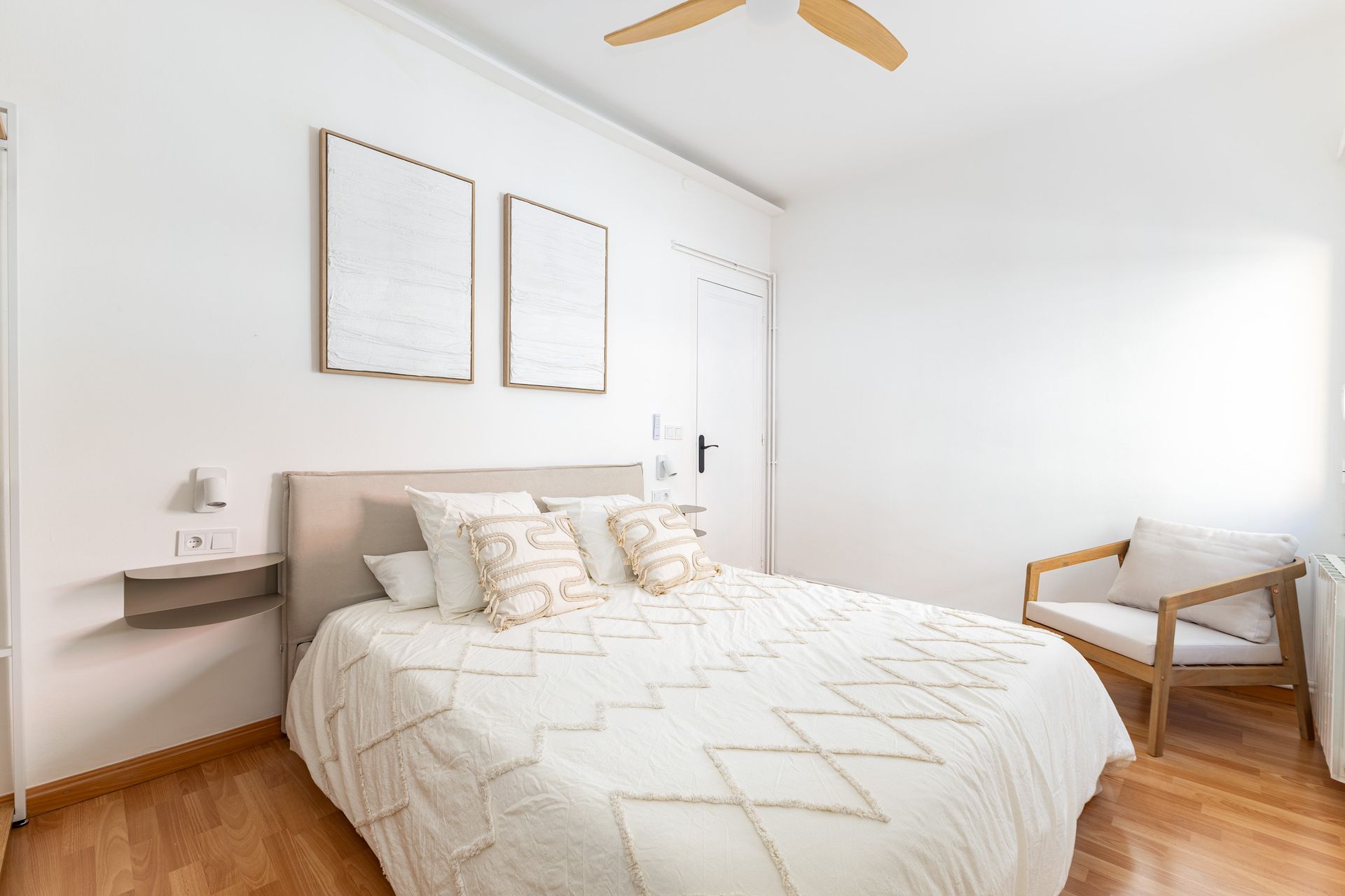 Dormitorio principal en piso listo para entrar a vivir en Sants, Barcelona