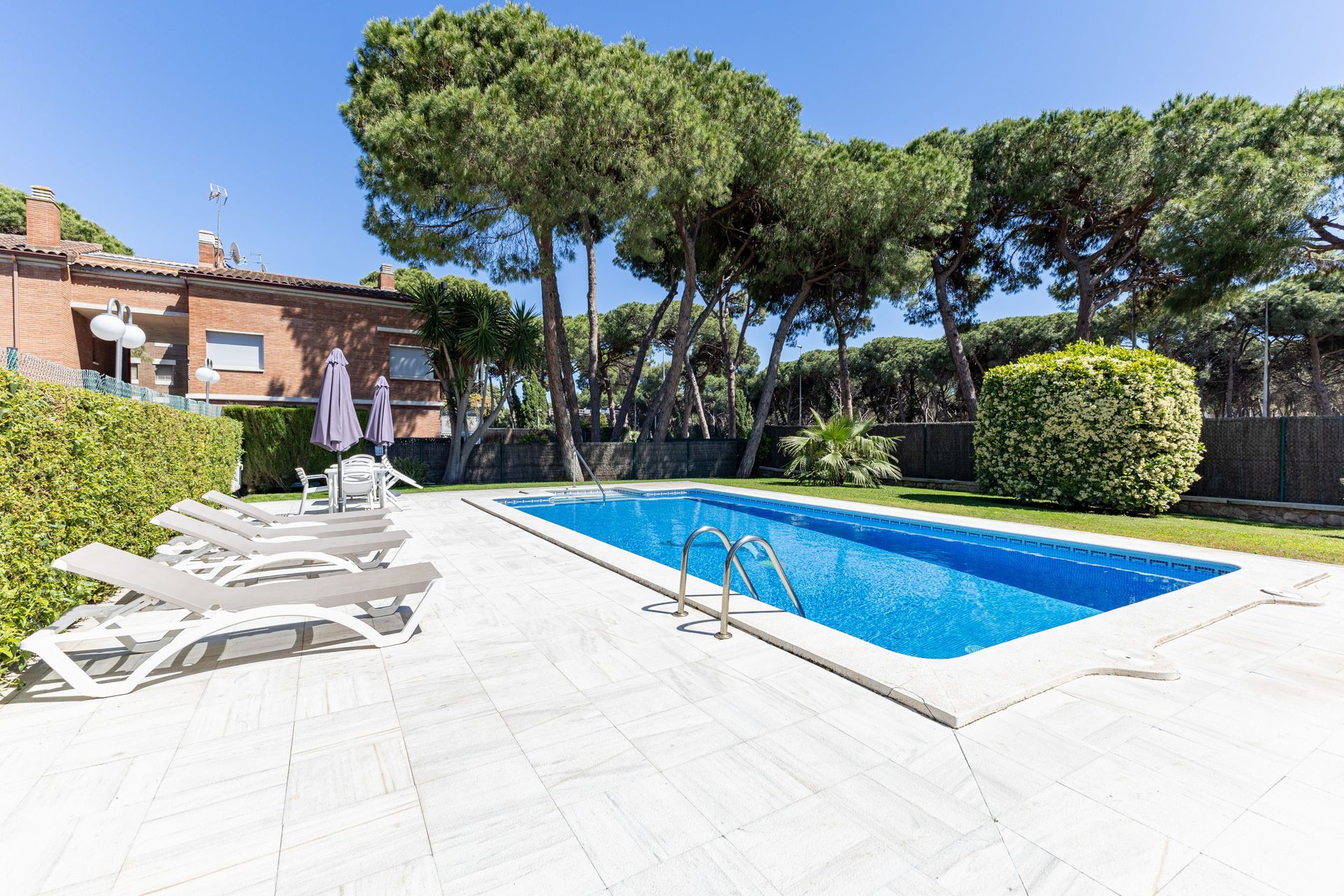 Casa con piscina privada y jardín en Gavà