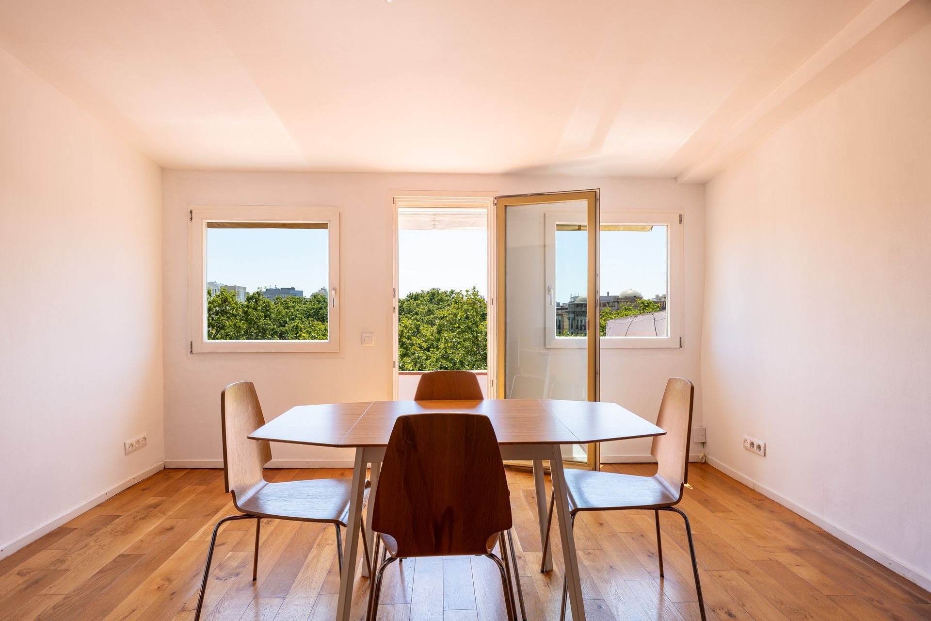 Comedor con terraza en piso del Born, Barcelona