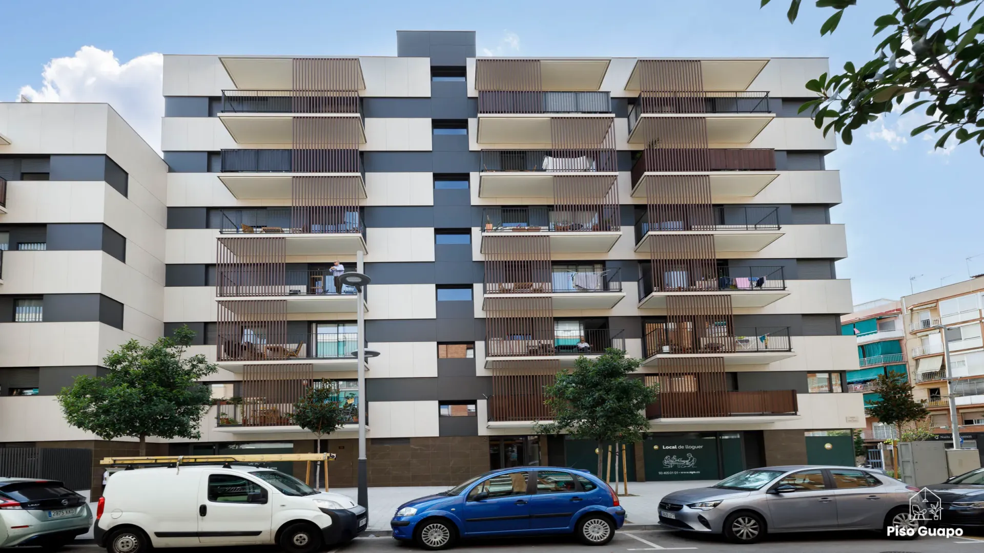 Fotografía arquitectónica de edificio residencial de obra nueva en Barcelona