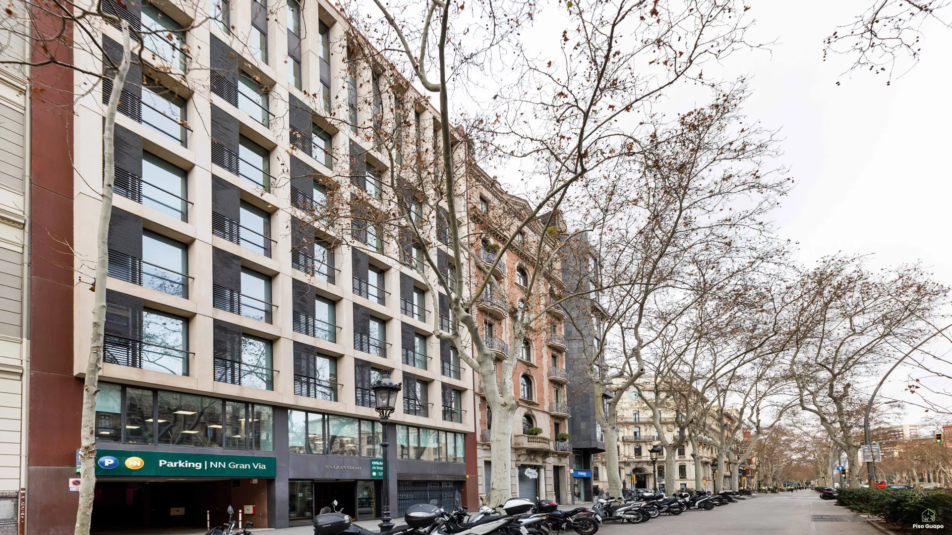 Fotografía arquitectónica de edificio residencial en Barcelona