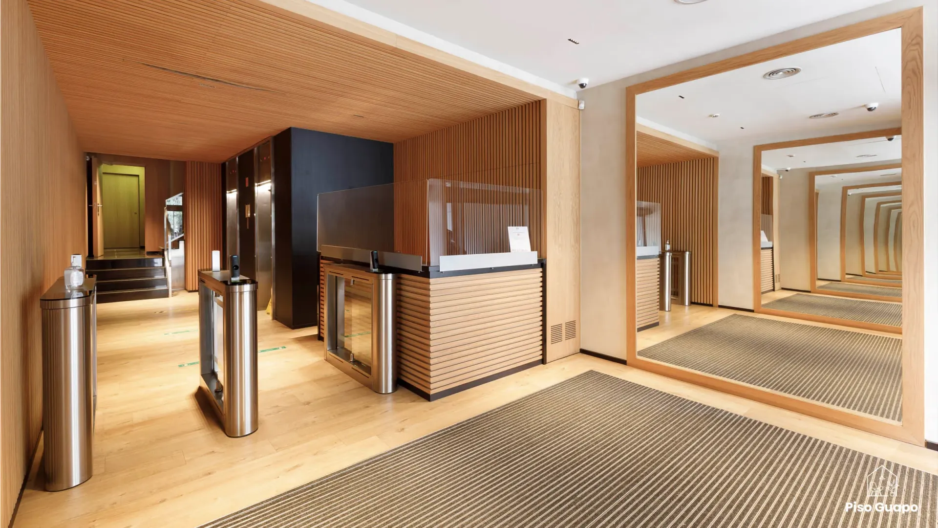 Fotografía inmobiliaria de cocina abierta de diseño en Barcelona
