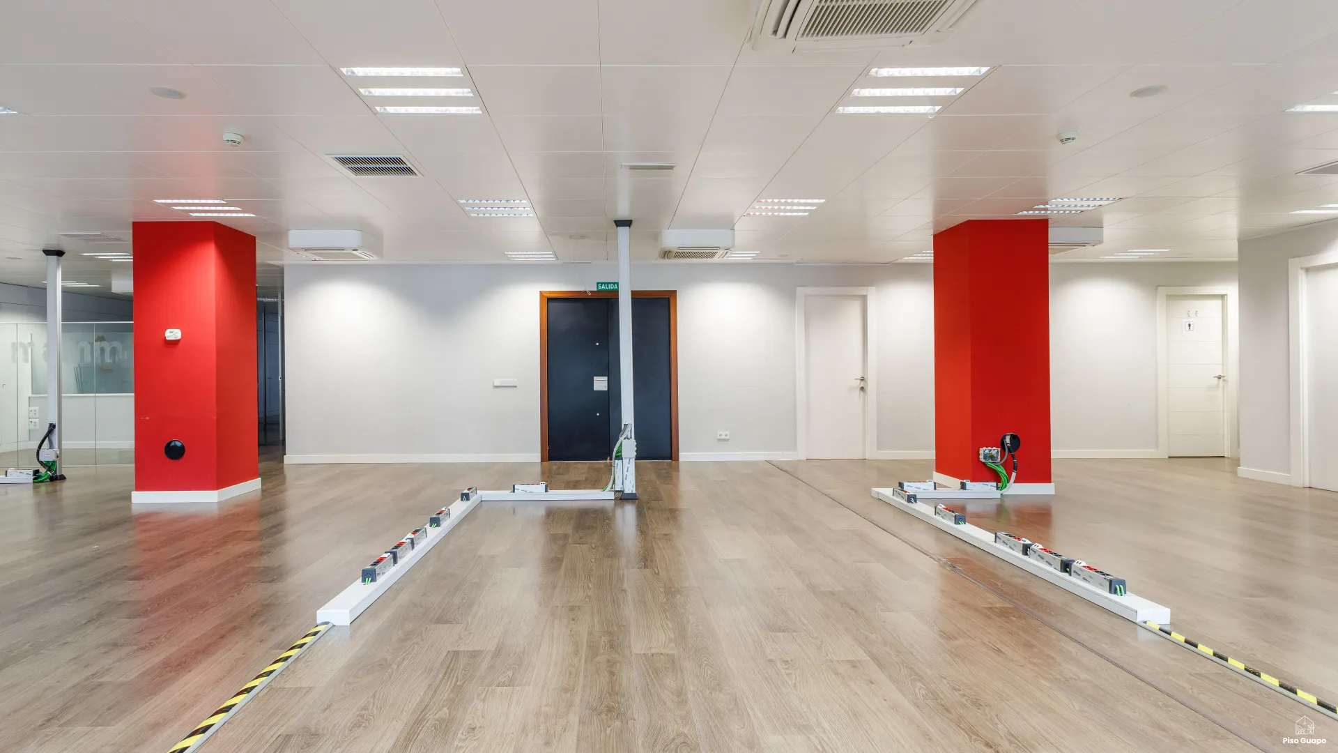 Fotografía inmobiliaria de espacio comercial reformado en Barcelona