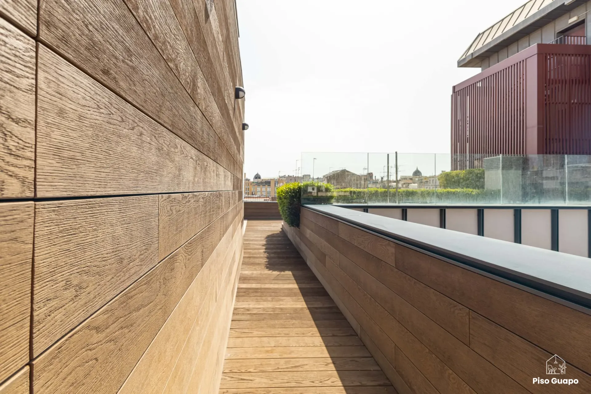 Fotografía inmobiliaria de terraza privada en ático de Barcelona