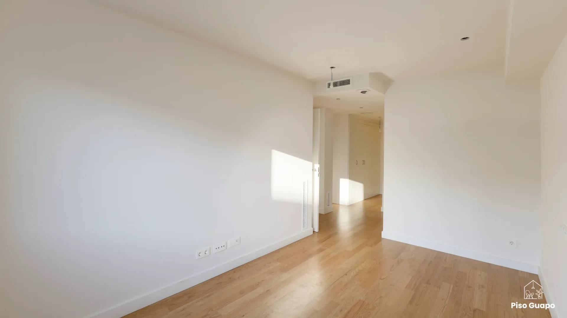 Fotografía inmobiliaria de vivienda reformada en Barcelona