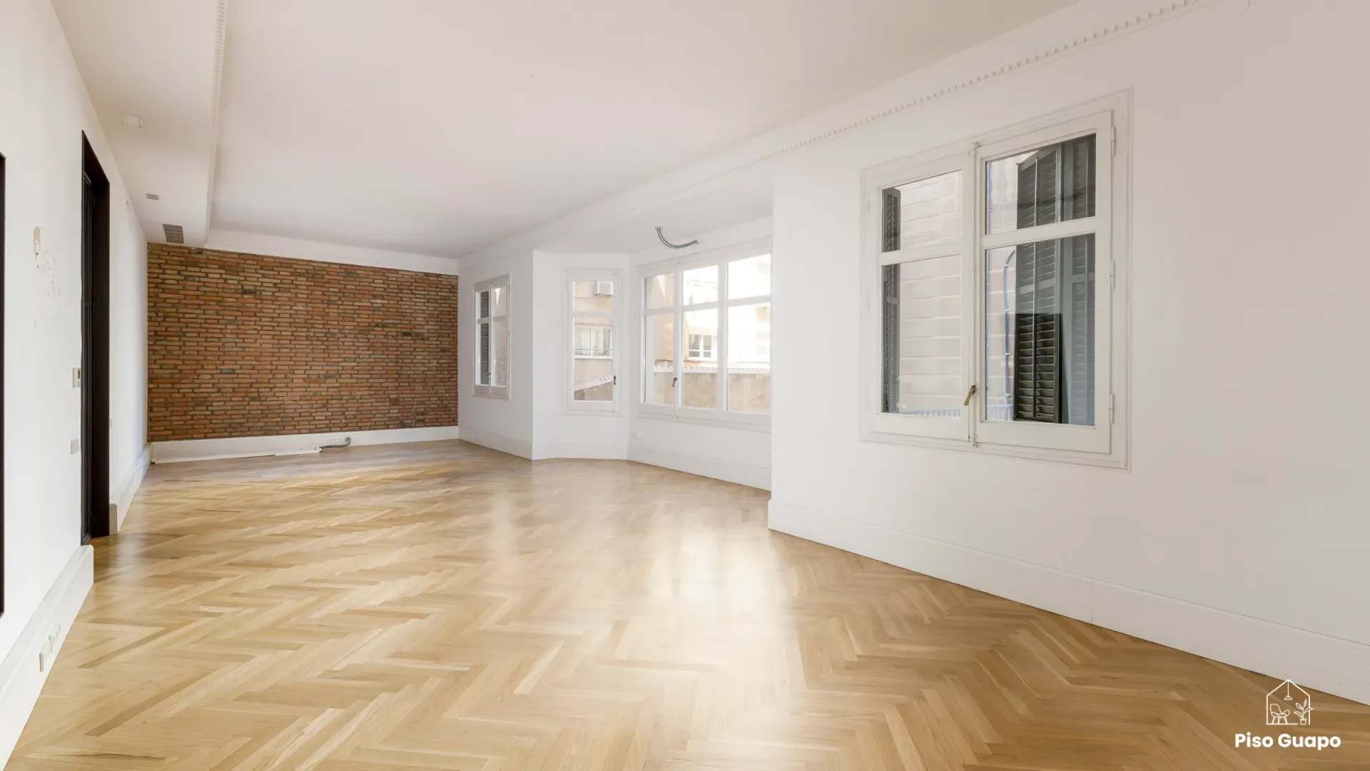Fotografía inmobiliaria de salón diáfano en Barcelona