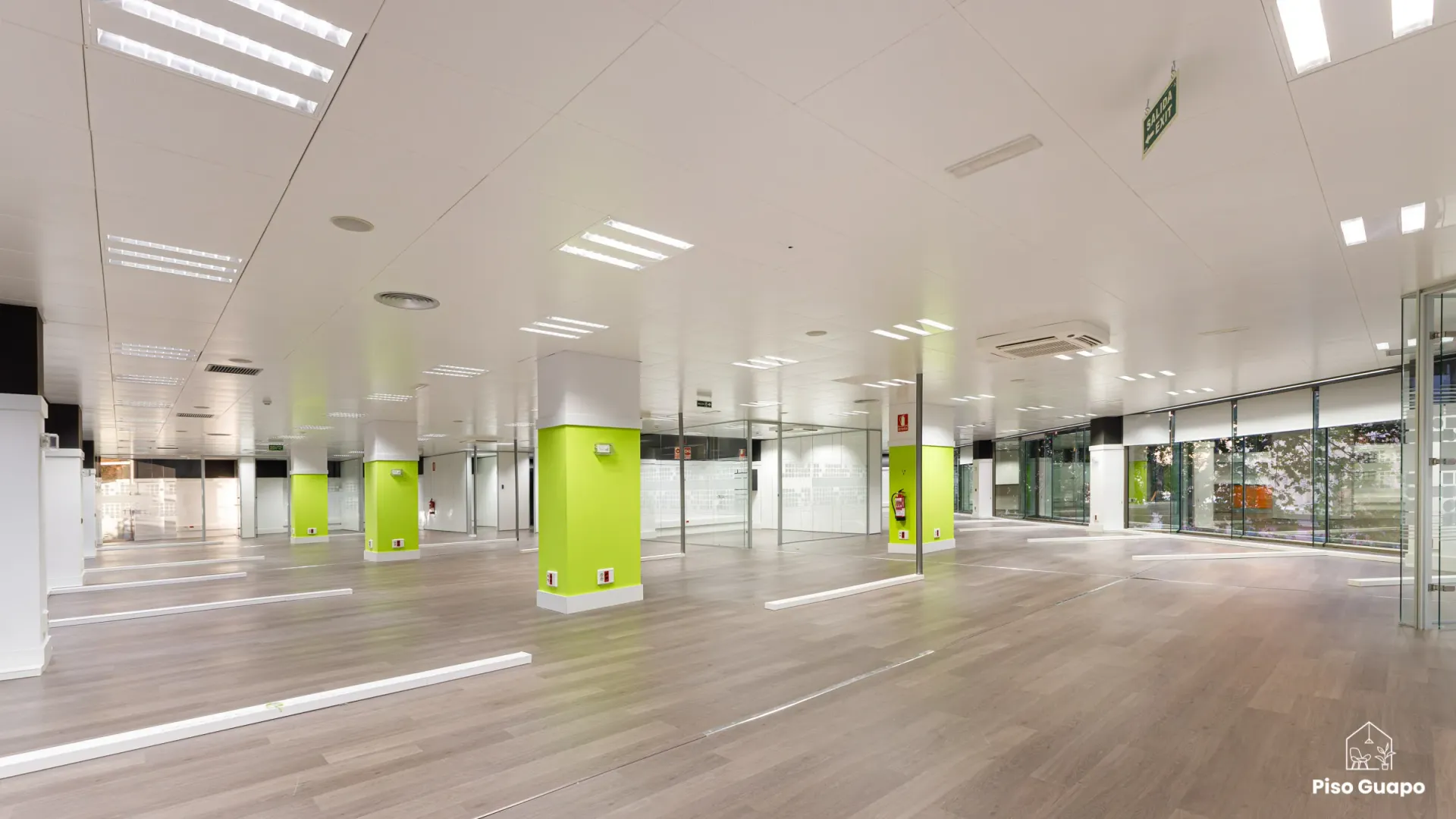 Fotografía inmobiliaria de oficina diáfana en Barcelona